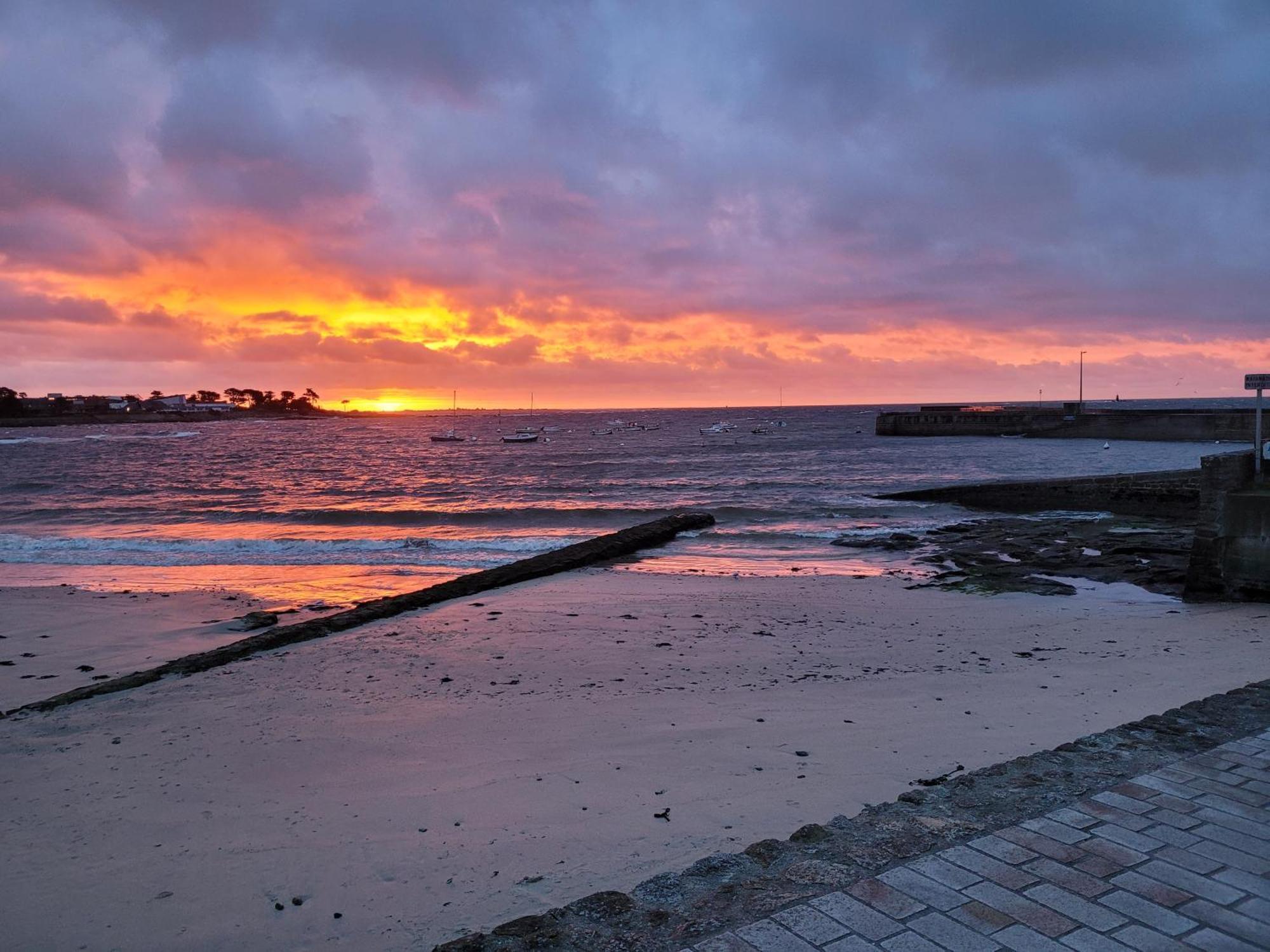 Apartment A Deux Pieds De L'ocean ! Larmor-Plage
